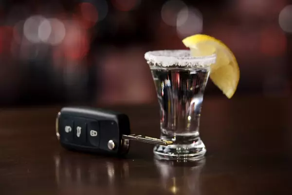 concept-dui-law-hammer-alcohol-car-keys-wooden-table-dark-background