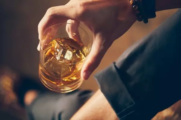 high-angle-closeup-shot-male-holding-glass-whiskey